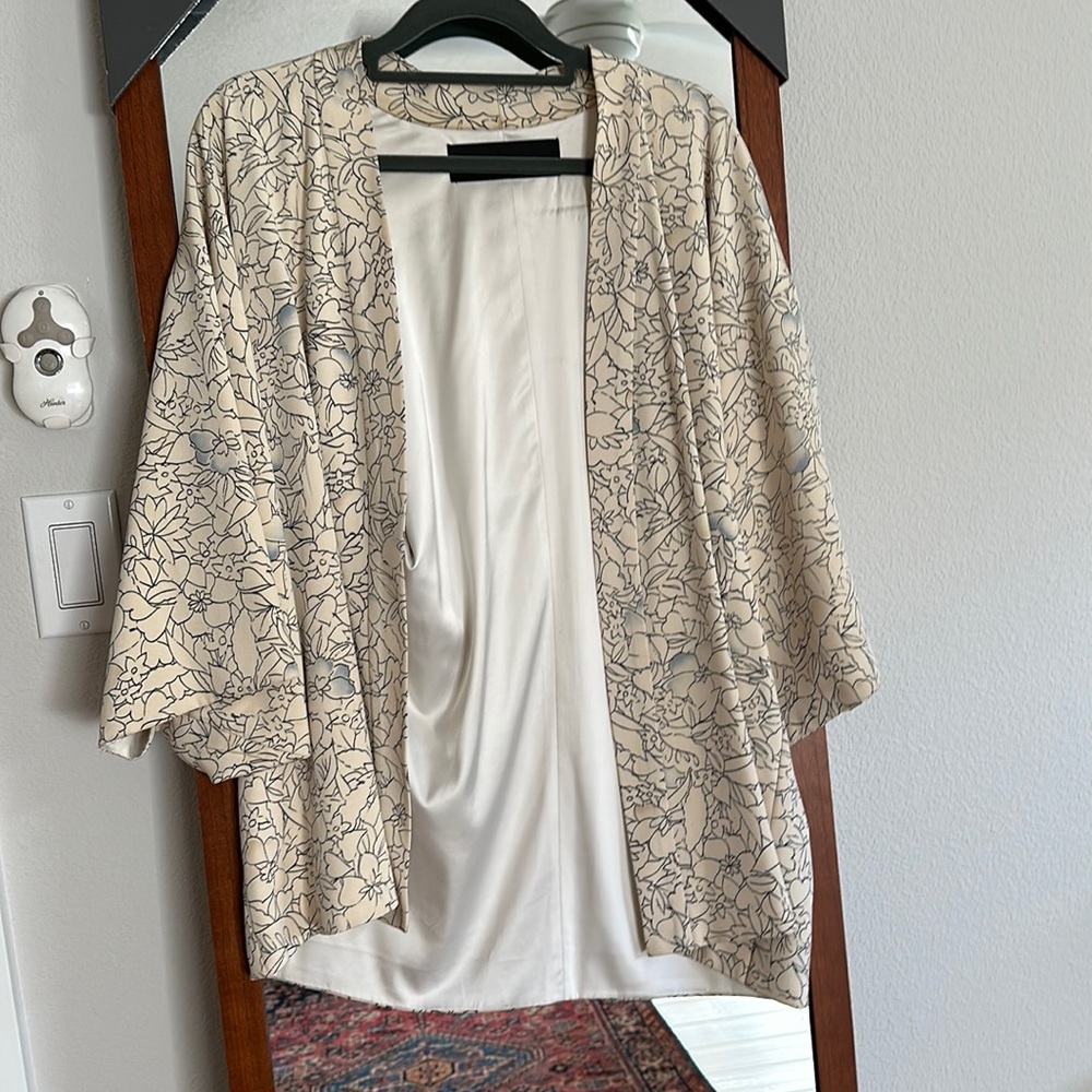 Ellie Tahari Silk Kimono-style jacket